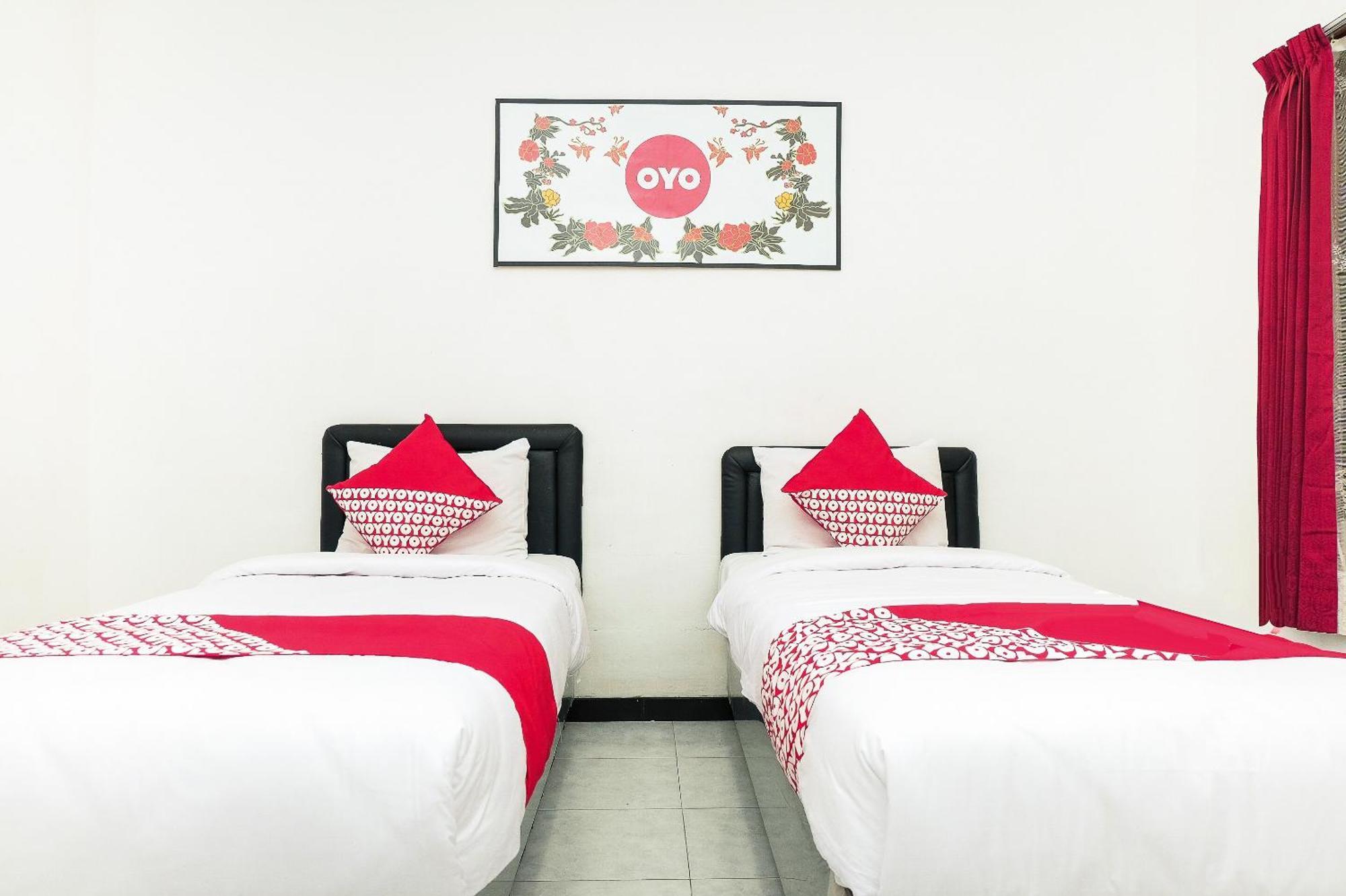 Super Oyo 353 Loesje Guest House Syariah Маланг Экстерьер фото
