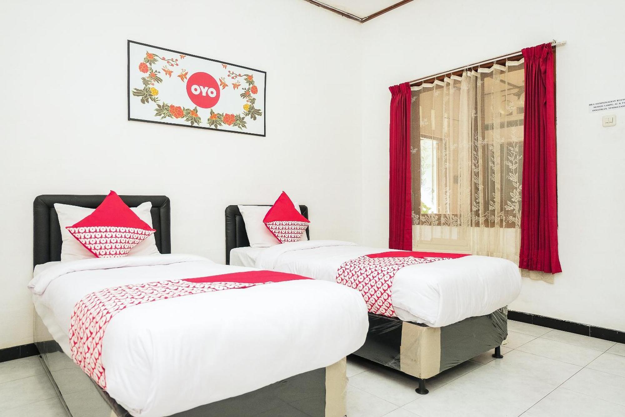 Super Oyo 353 Loesje Guest House Syariah Маланг Экстерьер фото